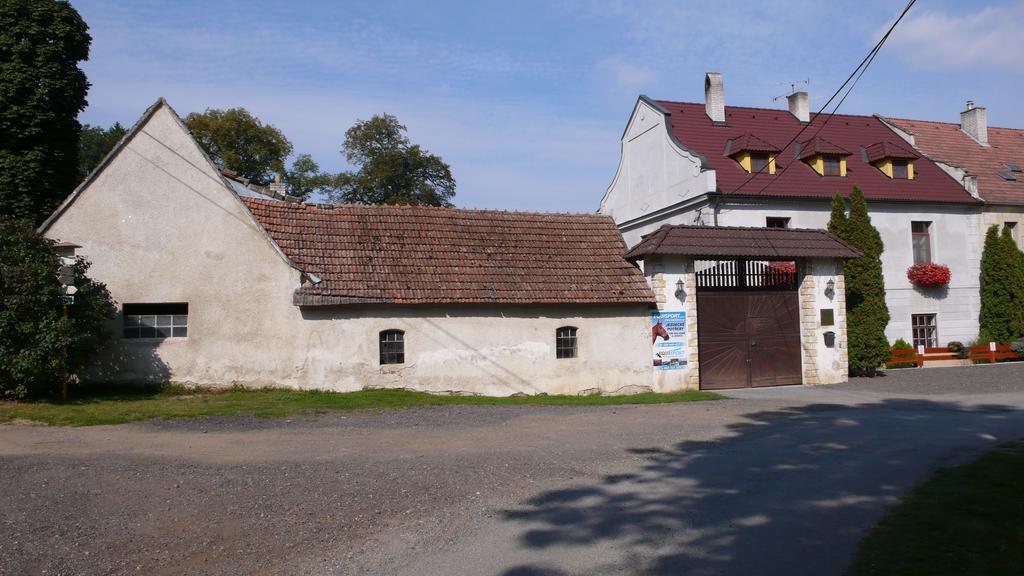 Penzion Padrtuv Mlyn Trebic Bagian luar foto